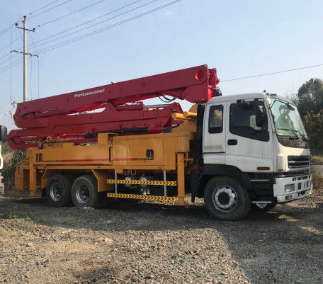 사용된 푸츠마이스터 이수주 트럭은 콘크리트 펌프 38m을 탑재했습니다