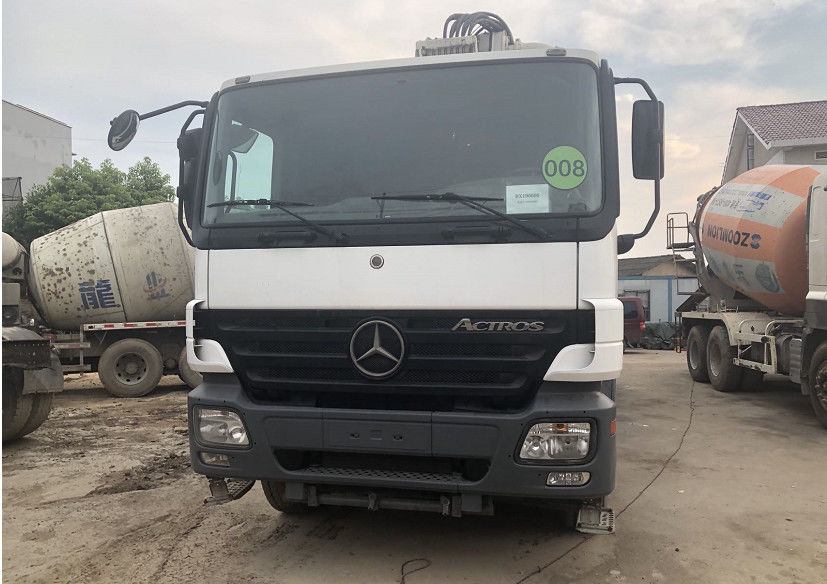 초침 트럭은 콘크리트 펌프 줌리언 벤츠 40M을 탑재했습니다