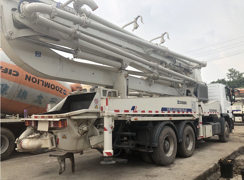초침 트럭은 콘크리트 펌프 줌리언 벤츠 40M을 탑재했습니다