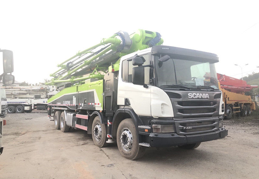 DC1206 줌리언 스코네는 콘크리트 펌프 트럭 56m 120 M3/H를 사용했습니다