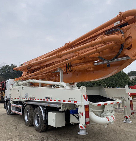 디젤 줌리언 벤츠는 콘크리트 펌프 트럭 49m을 사용했습니다