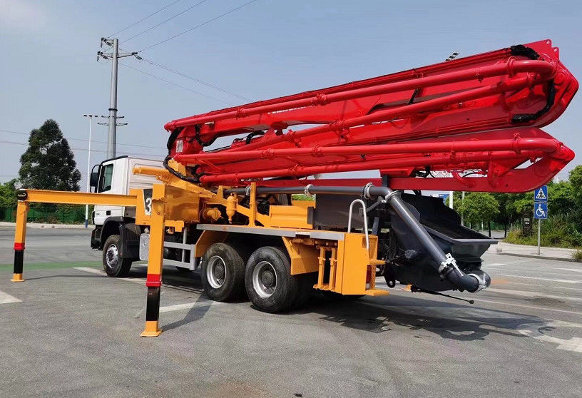 트럭은 콘크리트 펌프 줌라이언 49m 벤츠 사용 콘크리트 펌프 트럭을 탑재했습니다