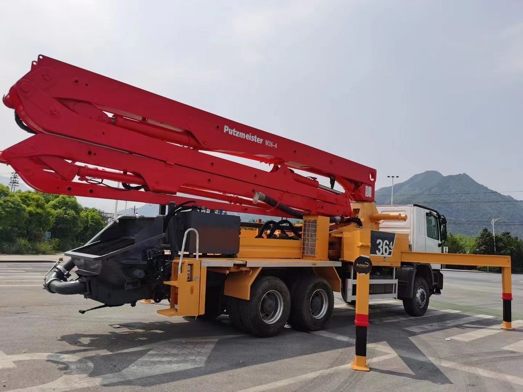 36M 푸츠마이스터는 살레 분명한 붐을 위해 콘크리트 펌프 트럭을 사용했습니다