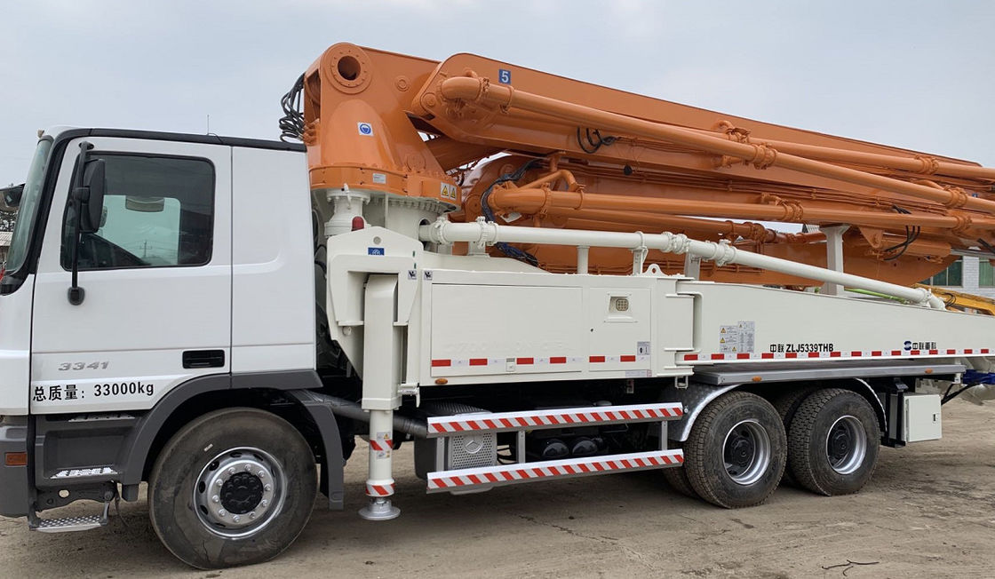 트럭은 콘크리트 펌프 트럭 콘크리트 펌프 줌라이언 49m 사용 콘크리트 펌프 트럭을 탑재했습니다