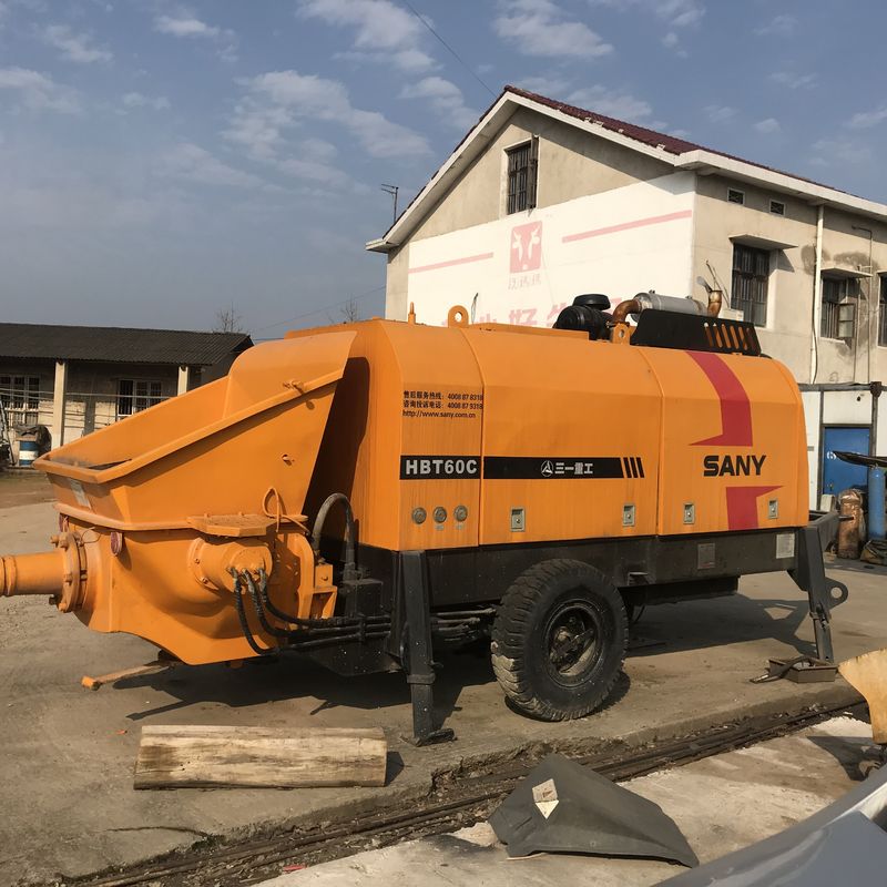 HBT60 200M 사용된 구체 트레일러 펌프, Sany 붐 펌프는 주황색 색깔을 갱신합니다