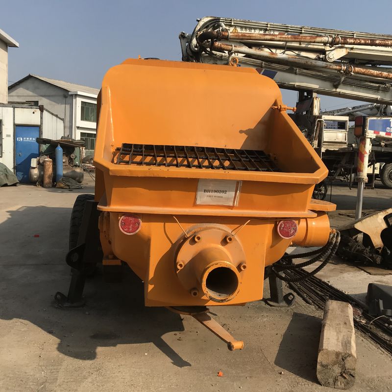 HBT60 200M 사용된 구체 트레일러 펌프, Sany 붐 펌프는 주황색 색깔을 갱신합니다