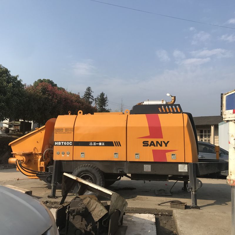 HBT60 200M 사용된 구체 트레일러 펌프, Sany 붐 펌프는 주황색 색깔을 갱신합니다