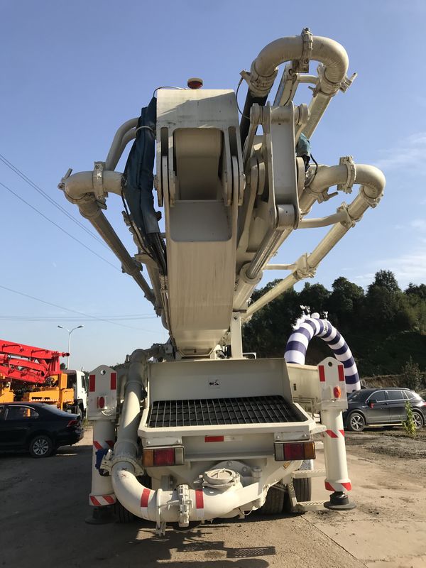 50m 붐은 구체적인 기계, 재생산된 트럭 지 통제를 사용했습니다