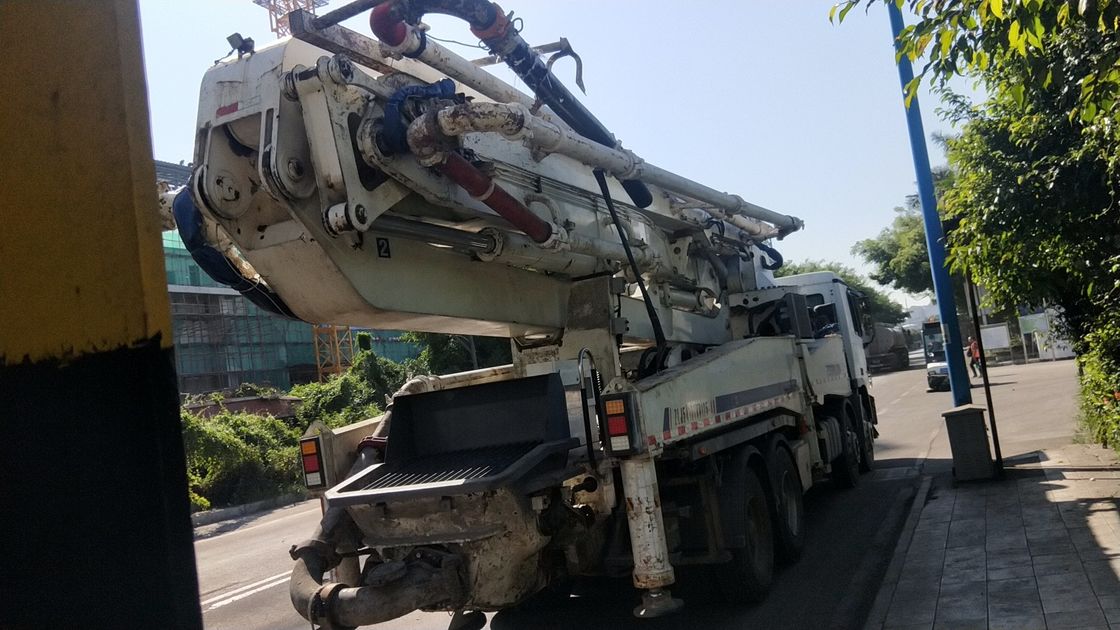 300KW Zoomlion 구체적인 붐 트럭, 잘 유지되는 붐 펌프 트럭