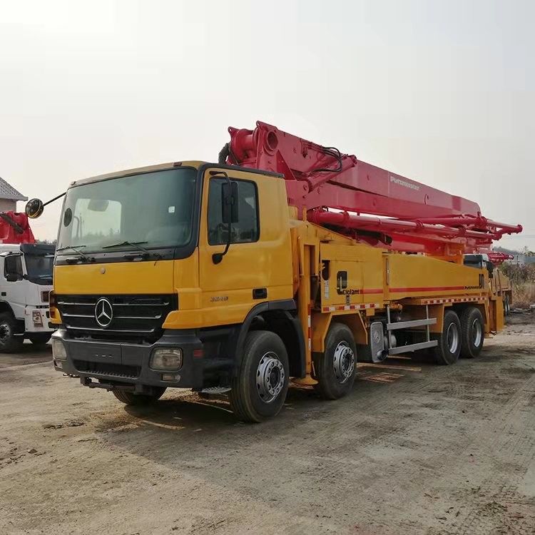 단장한 140m3/H 600L 배럴 구체 붐 펌프 트럭 주황색 4개의 차축