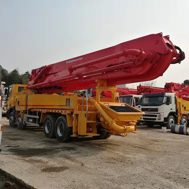 단장한 140m3/H 600L 배럴 구체 붐 펌프 트럭 주황색 4개의 차축