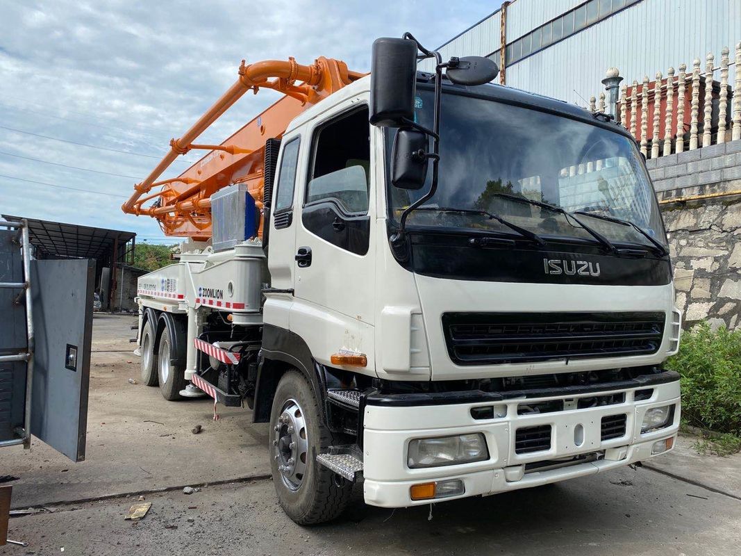 SAE 승인 37m 트럭에 의하여 거치되는 구체 펌프 ISUZU CYZ51Q 좋은 조건