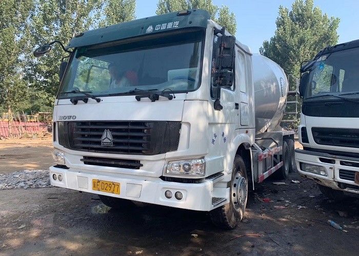 12m3는 시멘트 믹서 트럭 SINOTRUCK 6x4 포좌에 의하여 주문을 받아서 만들어진 색깔을 사용했습니다