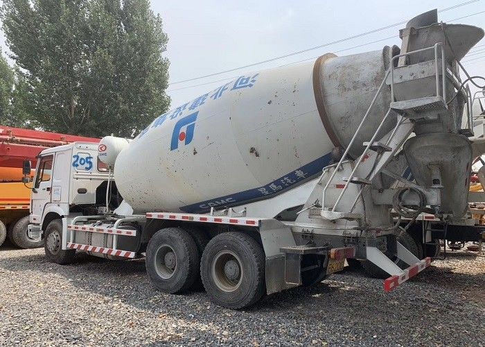 12m3는 시멘트 믹서 트럭 SINOTRUCK 6x4 포좌에 의하여 주문을 받아서 만들어진 색깔을 사용했습니다