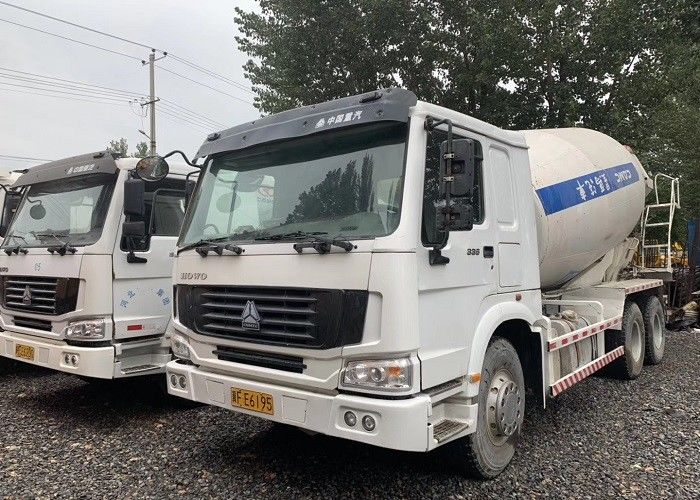 12m3는 시멘트 믹서 트럭 SINOTRUCK 6x4 포좌에 의하여 주문을 받아서 만들어진 색깔을 사용했습니다