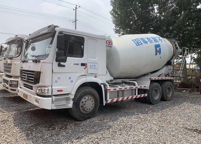 12m3는 시멘트 믹서 트럭 SINOTRUCK 6x4 포좌에 의하여 주문을 받아서 만들어진 색깔을 사용했습니다