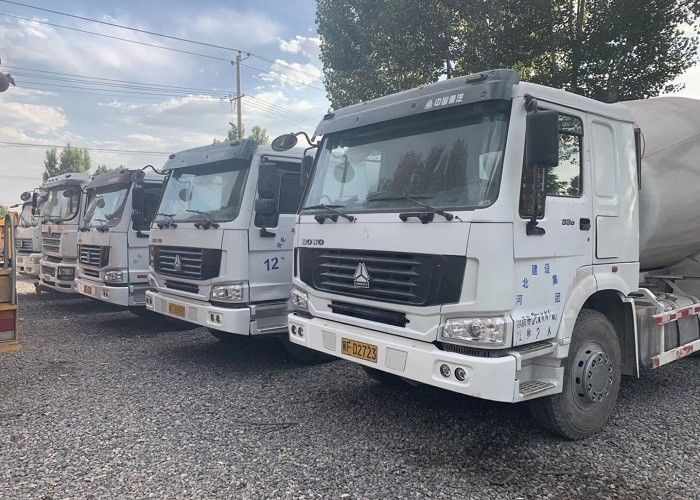 12m3는 시멘트 믹서 트럭 SINOTRUCK 6x4 포좌에 의하여 주문을 받아서 만들어진 색깔을 사용했습니다