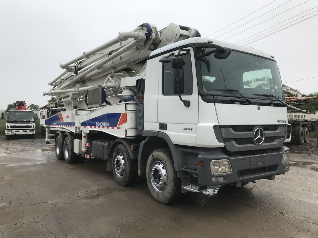 백색 안전 구조 52 미터 150m3/H 구체 펌프 튼튼한 넓은 작업 범위