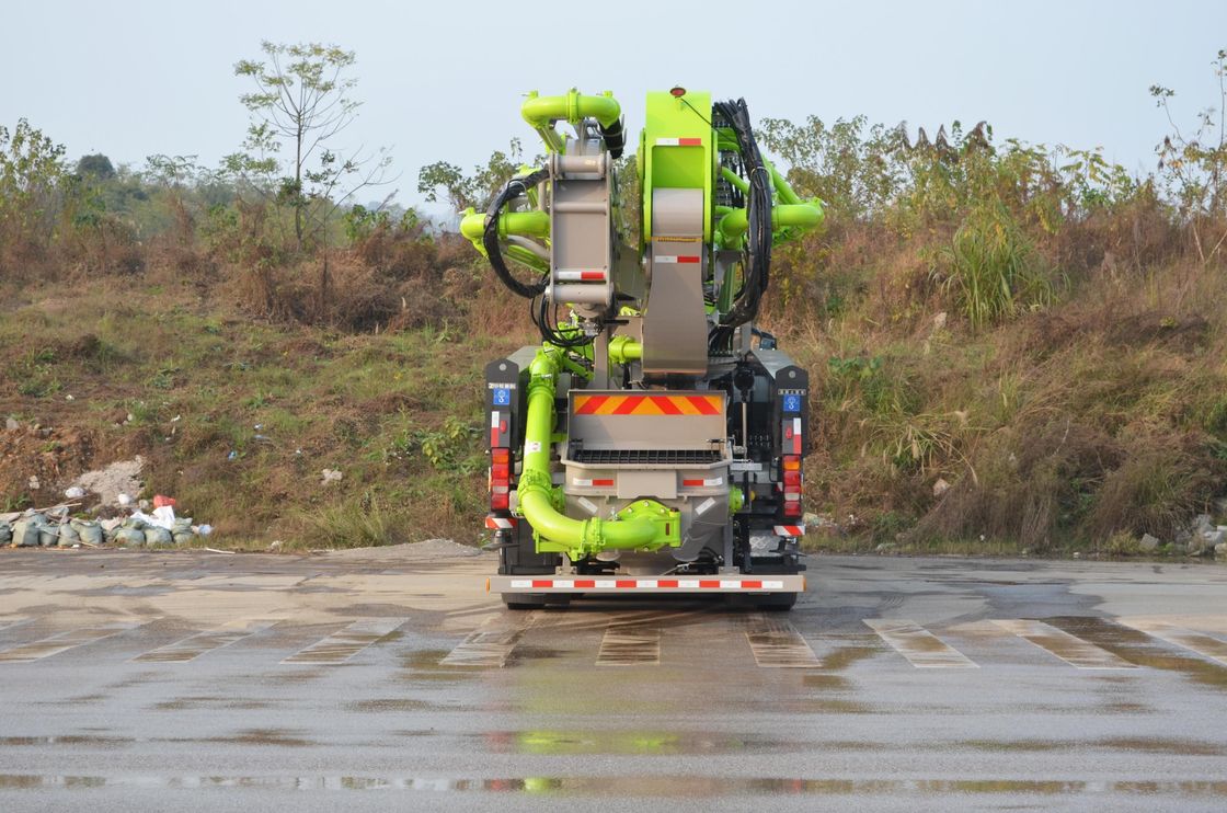 180CBM/H 66m 새로운 구체적인 펌프 트럭, 이중 유압 기름 탱크를 가진 5개의 차축 트럭