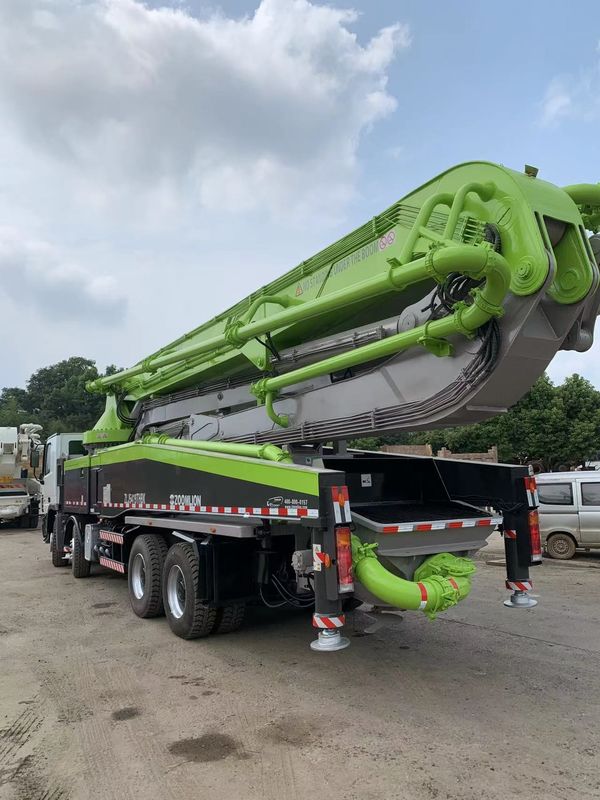 Zoomlion Beton Actros를 위한 재생산된 사용된 구체 펌프 트럭 52m 180M3/H