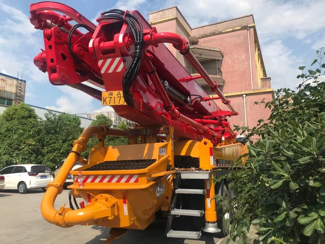 2011년 중고 트럭 46미터 Isuzu, Sany 브랜드 빨간색과 흰색 펌프