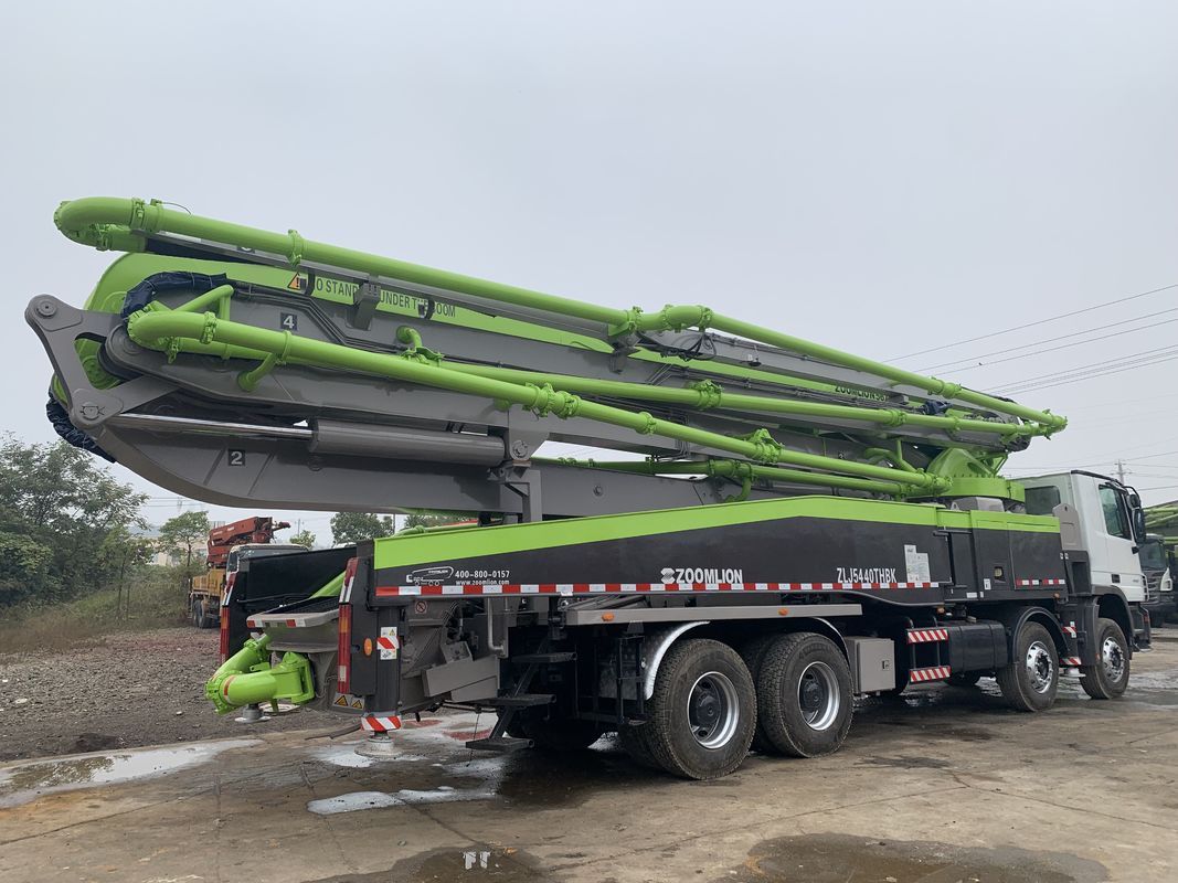 56m 재생산 트럭 Zoomlion은 4개의 차축 Actros 4141 시멘트 트럭을 사용했습니다