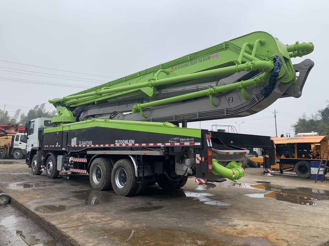 56m 재생산 트럭 Zoomlion은 4개의 차축 Actros 4141 시멘트 트럭을 사용했습니다
