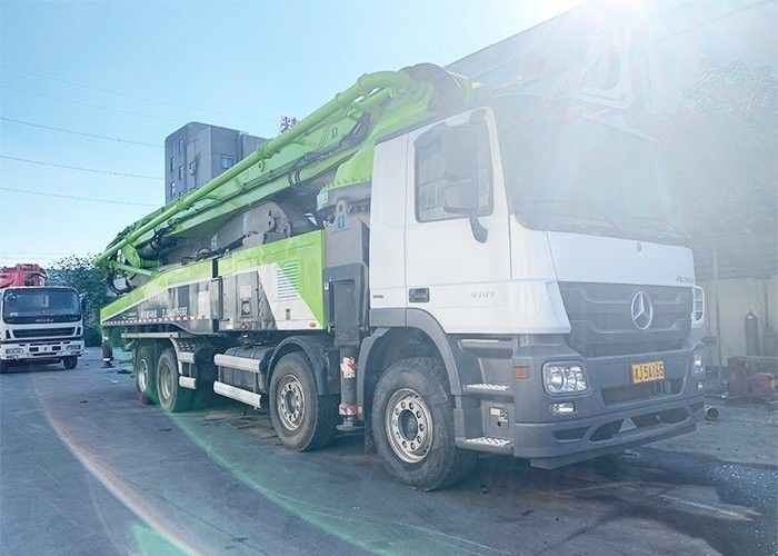 180 M3/H Zoomlion은 구체적인 펌프 트럭 메르세데스 벤츠 포좌 300KW 힘을 사용했습니다