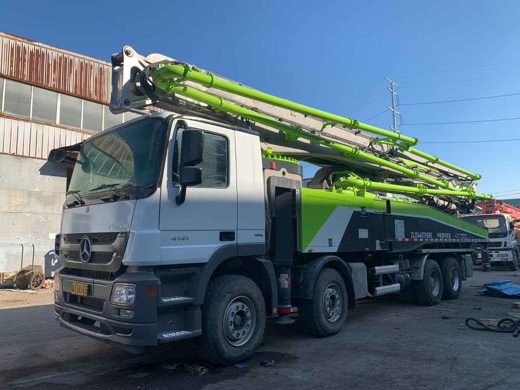 180 M3/H Zoomlion은 구체적인 펌프 트럭 메르세데스 벤츠 포좌 300KW 힘을 사용했습니다