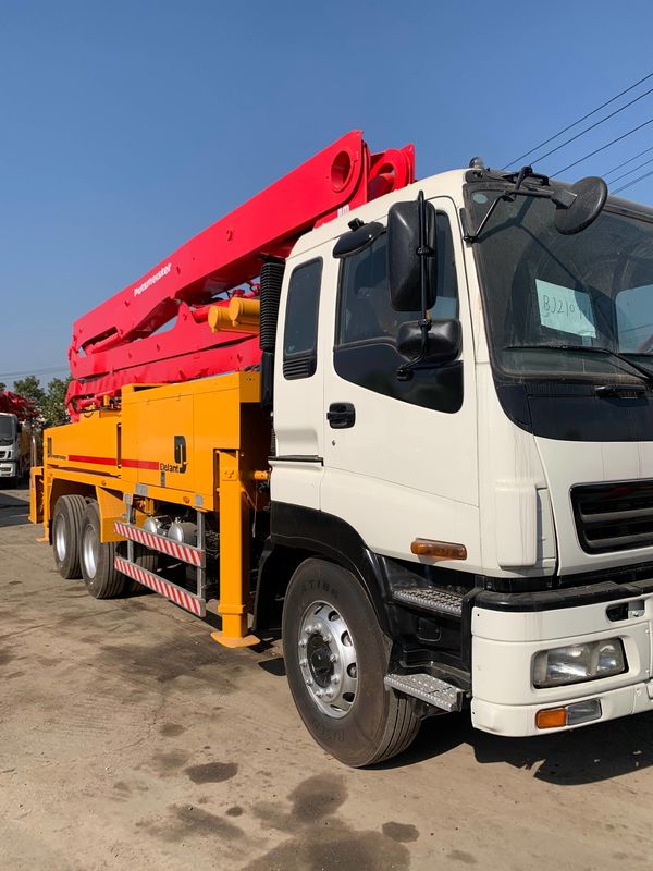 Putzmeister에 의하여 사용되는 트럭에 의하여 거치되는 구체 펌프 원격 제어 유압 접히는