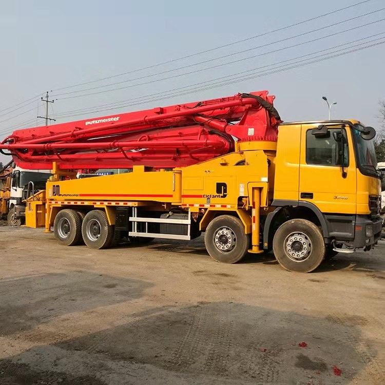 Putzmeister 42m 벤츠 초침 구체 펌프 트럭 140m3/H 290kw