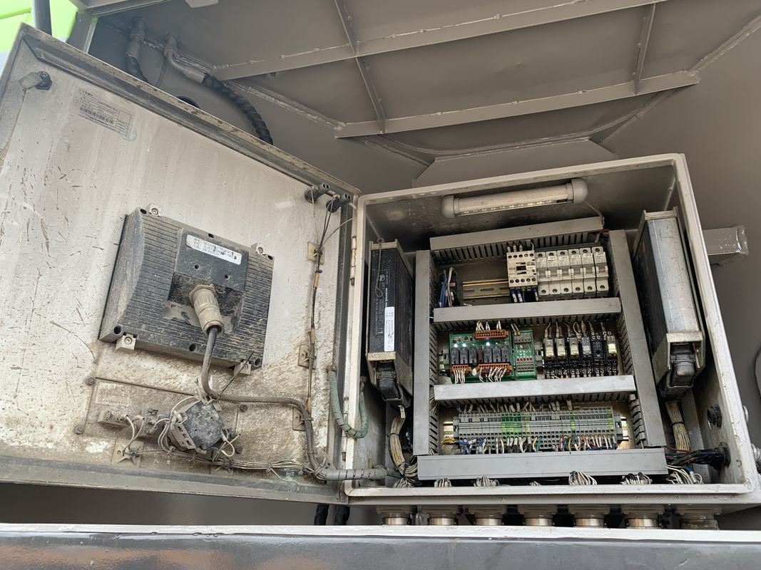 6개의 붐 섹션과 사용된 줌리언 180m3/H 콘크리트 펌프 트럭