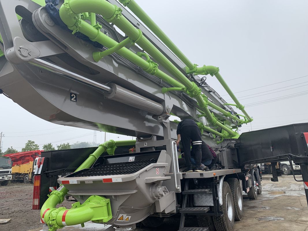 6개의 붐 섹션과 사용된 줌리언 180m3/H 콘크리트 펌프 트럭