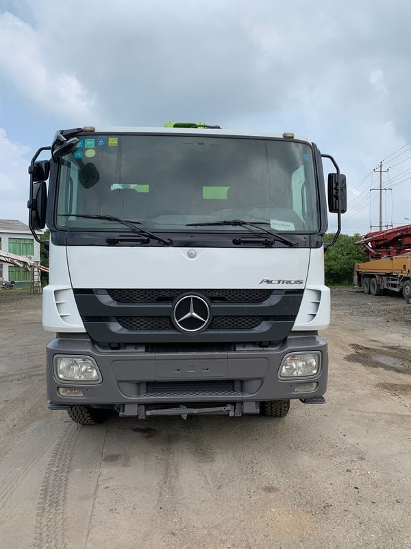 메르세데스 벤츠 트럭은 줌리언 52m 사용된 베톤 펌프를 탑재했습니다