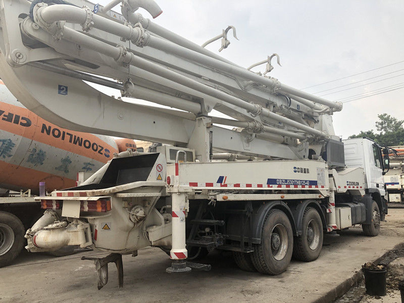 액트로스 0 줌리언은 콘크리트 펌프 트럭을 사용했습니다