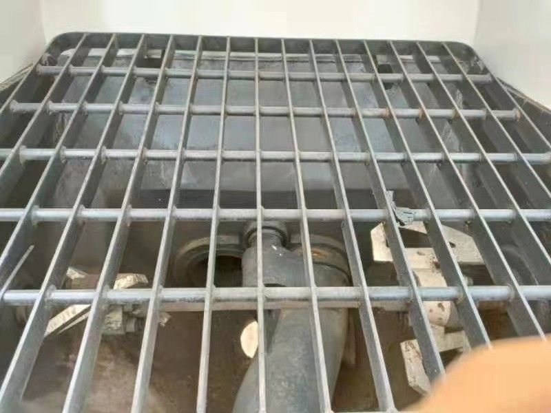 줌리언 37m Ｘ 다리 120m3/H는 콘크리트 펌프 트럭을 사용했습니다