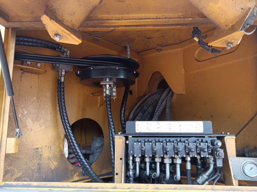 2018년은 메르세데스 벤츠 샤시와 새니 콘크리트 펌프 트럭을 사용했습니다