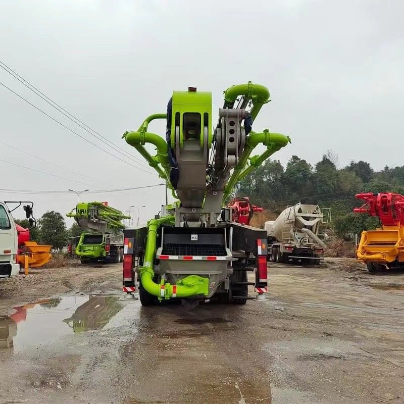 액트로스 3341 콘크리트 펌프 붐 트럭 287 kw 5 팔 360Bar 유압력